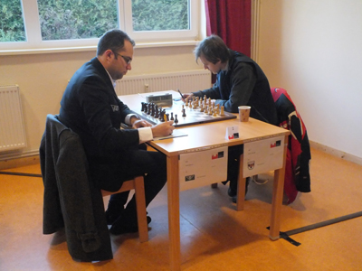 GM Jacek Tomczak (rechts) gegen GM Pavel Eljanow